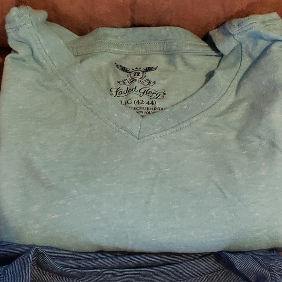 Stylish V Neck Colored tee shirts - Picture 2 of 6